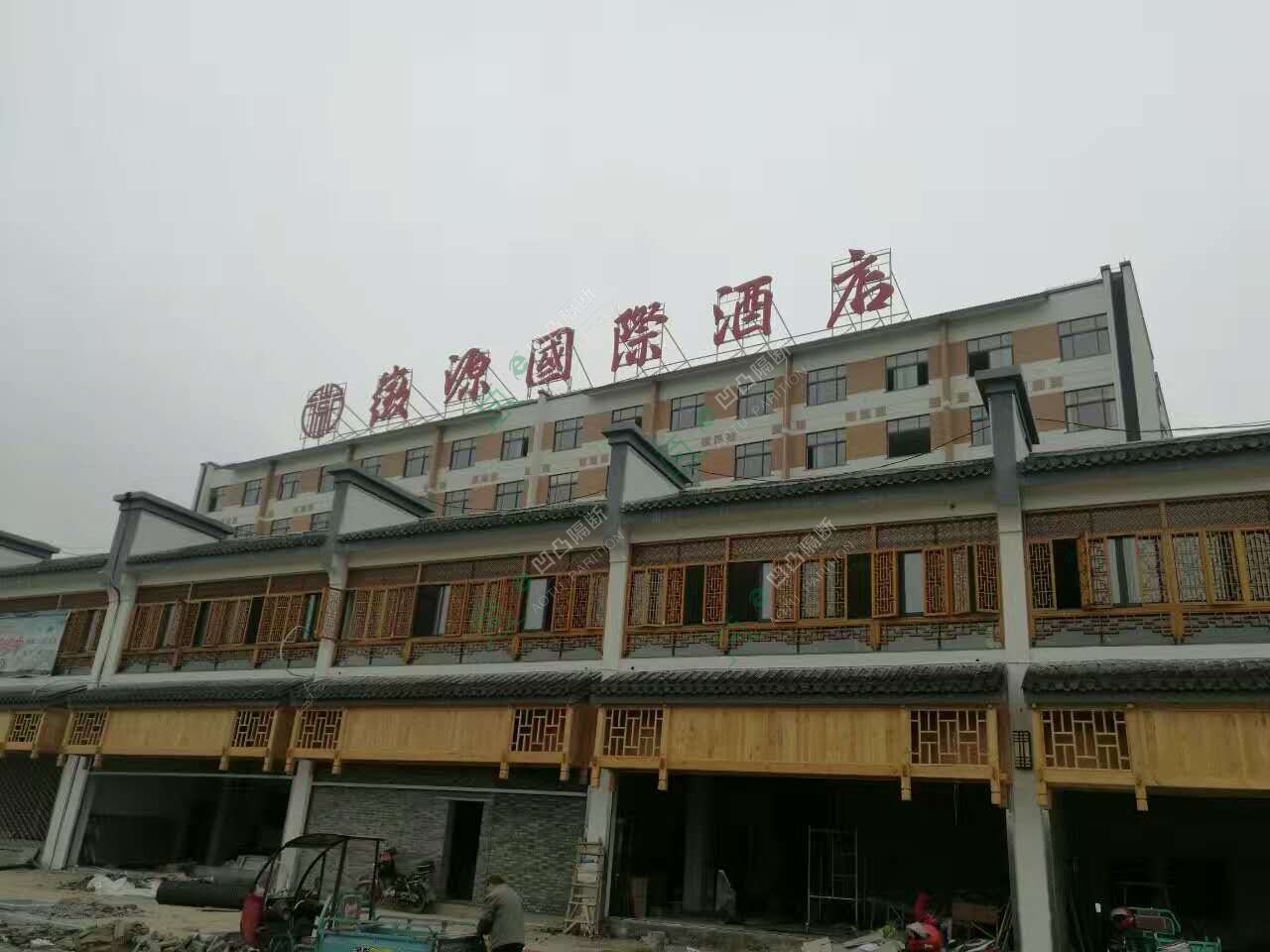 徽源國際酒店活動隔斷,高端活動隔斷新品,凹凸隔斷AT-6063新款產(chǎn)品馬上登錄市場